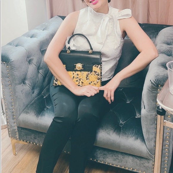 SOLD VERSACE VINTAGE GOLD BAROQUE LEOPARD PRINT 💯 authentic Final Price - Picture 14 of 16